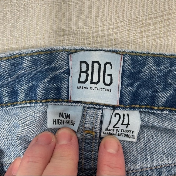 BDG Urban Outfitters Mom Hi-Rise Jeans Tapered Leg Lightly Distressed Size 24 - Picture 9 of 12
